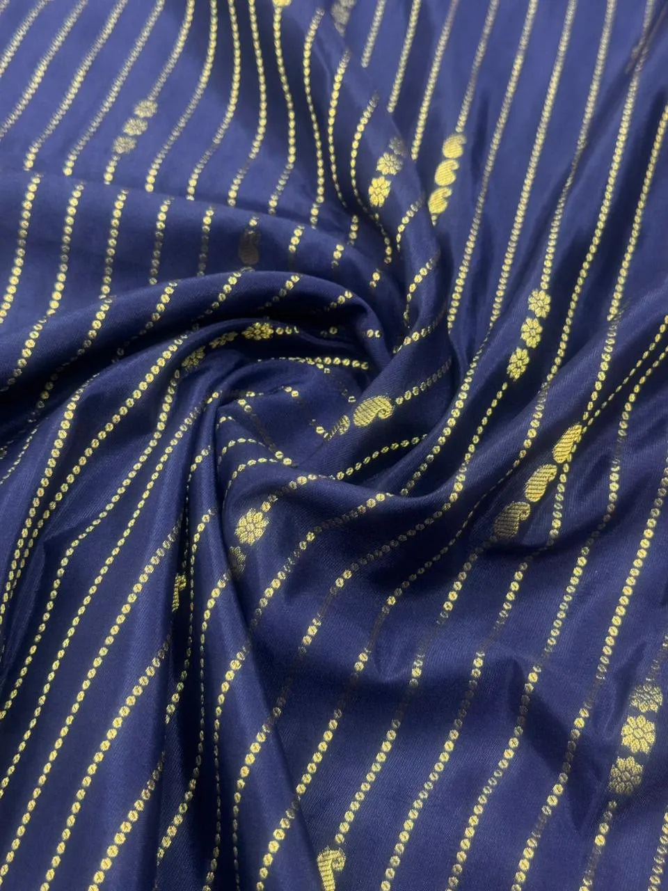 Stunning chex woven pattern