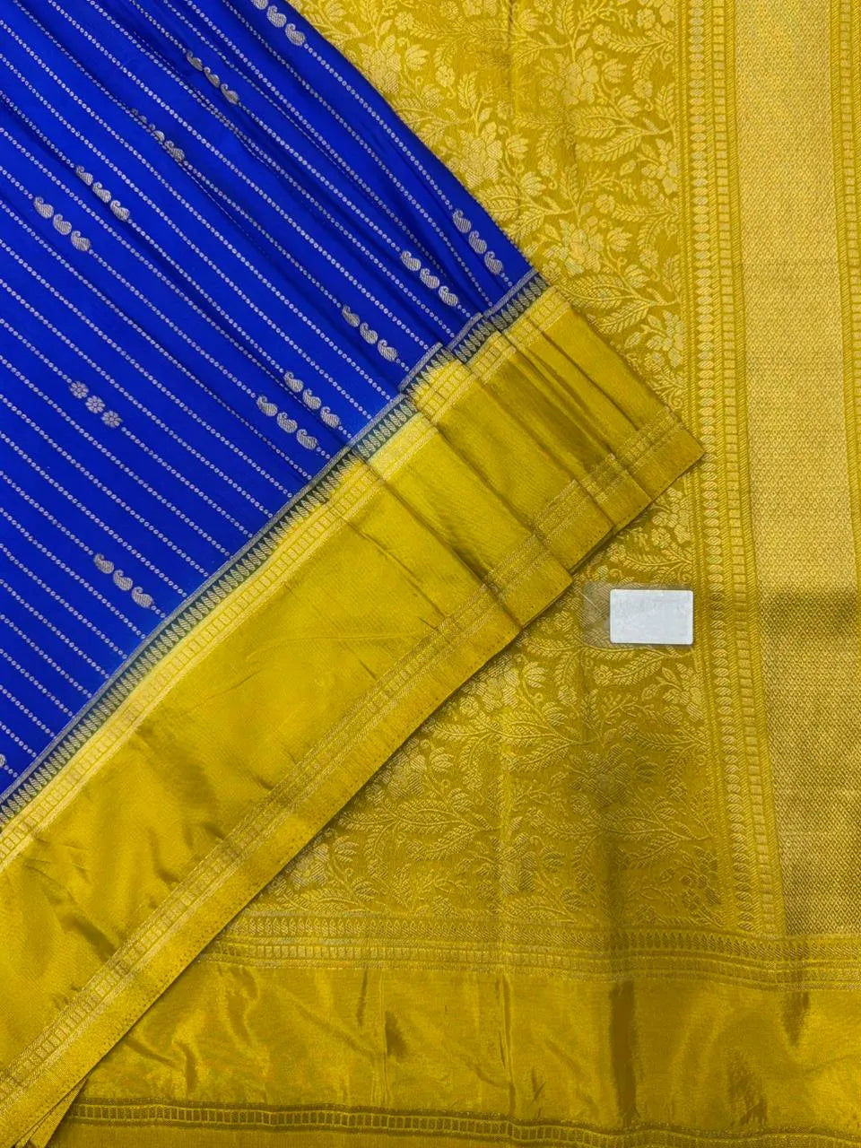 Stunning chex woven pattern