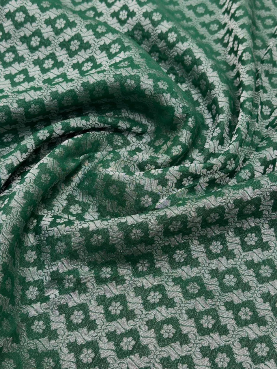 Wonderla-Fancy Zari Weaving Georgette Saree 