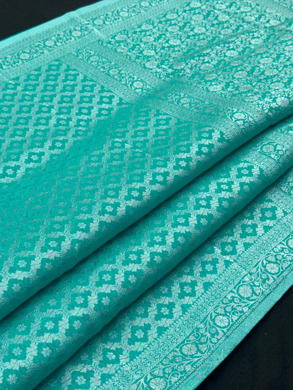 Wonderla-Fancy Zari Weaving Georgette Saree 