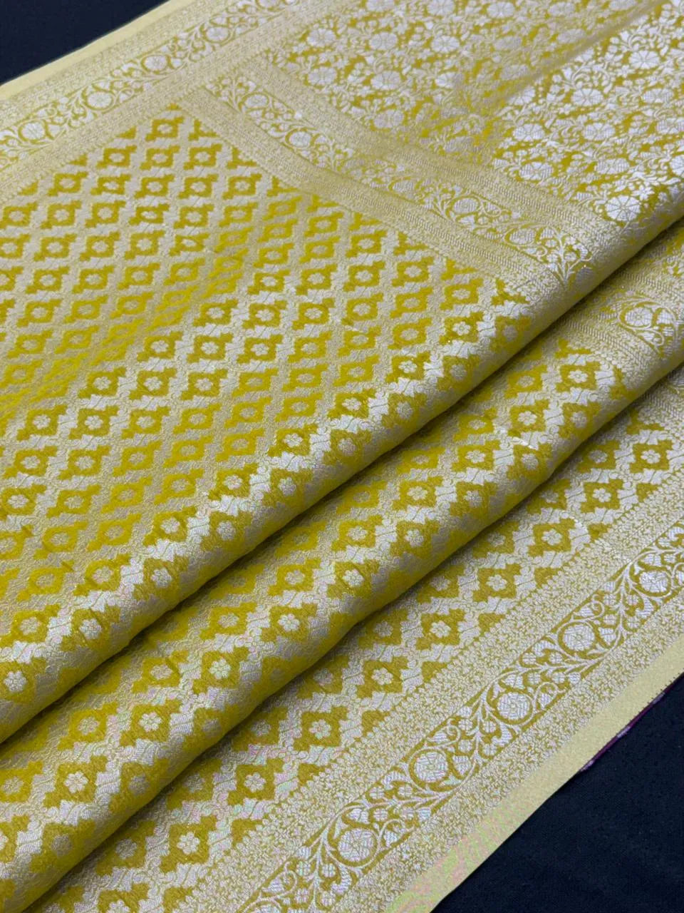 Wonderla-Fancy Zari Weaving Georgette Saree 