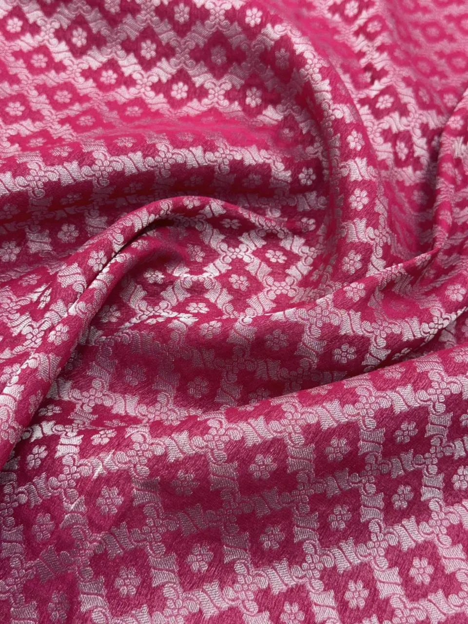 Wonderla-Fancy Zari Weaving Georgette Saree 