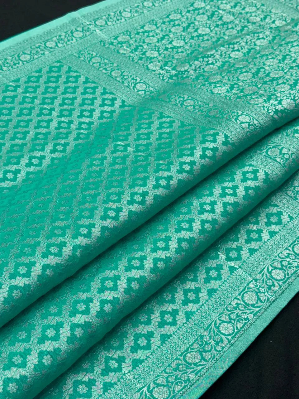 Wonderla-Fancy Zari Weaving Georgette Saree 