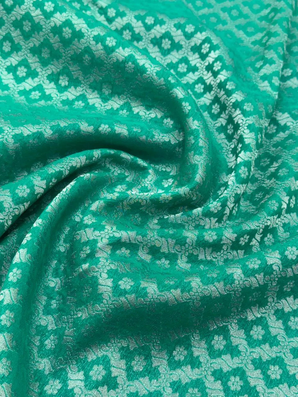 Wonderla-Fancy Zari Weaving Georgette Saree 