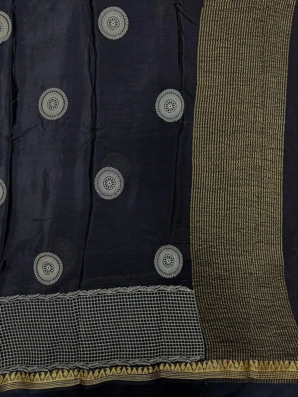 Classic Chiffon Saree – Soft, Flowing & Stylish (Yashoda)