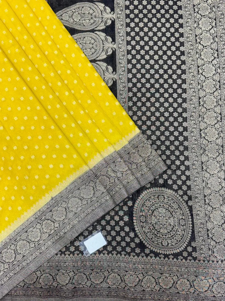 Handwoven Georgette Buta Saree