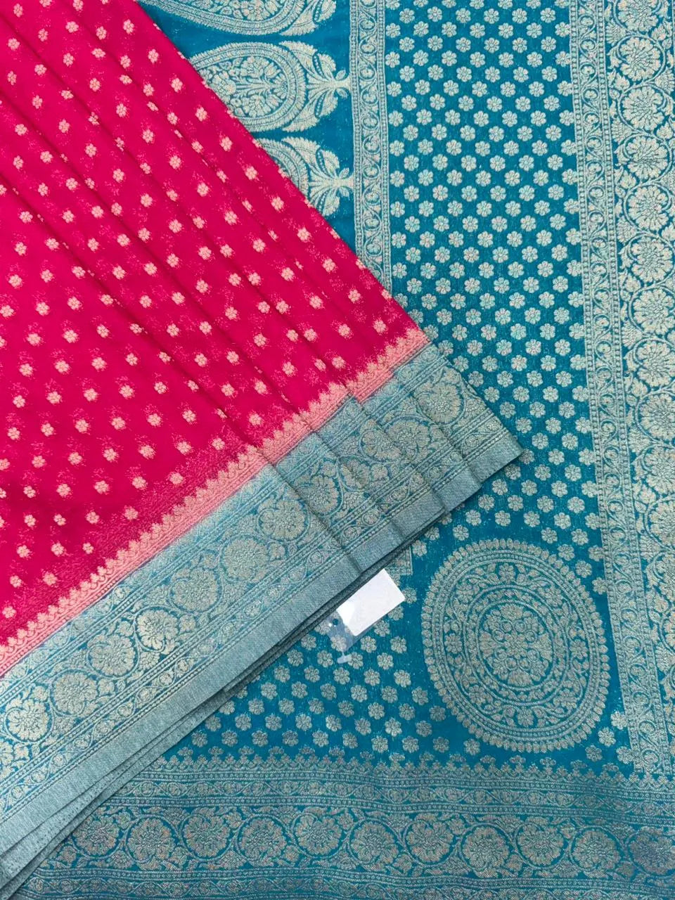 Handwoven Georgette Buta Saree