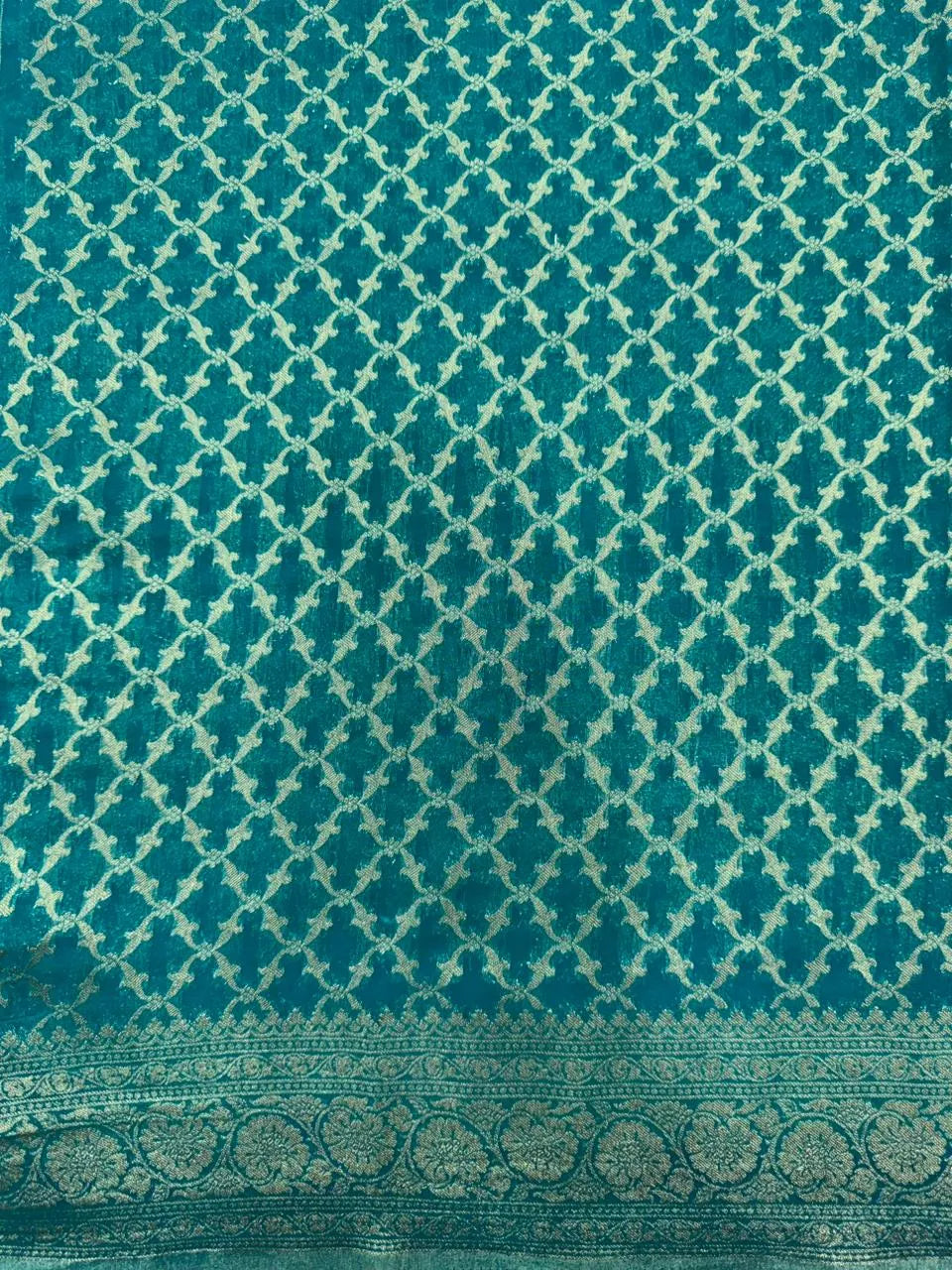 Handwoven Georgette Buta Saree