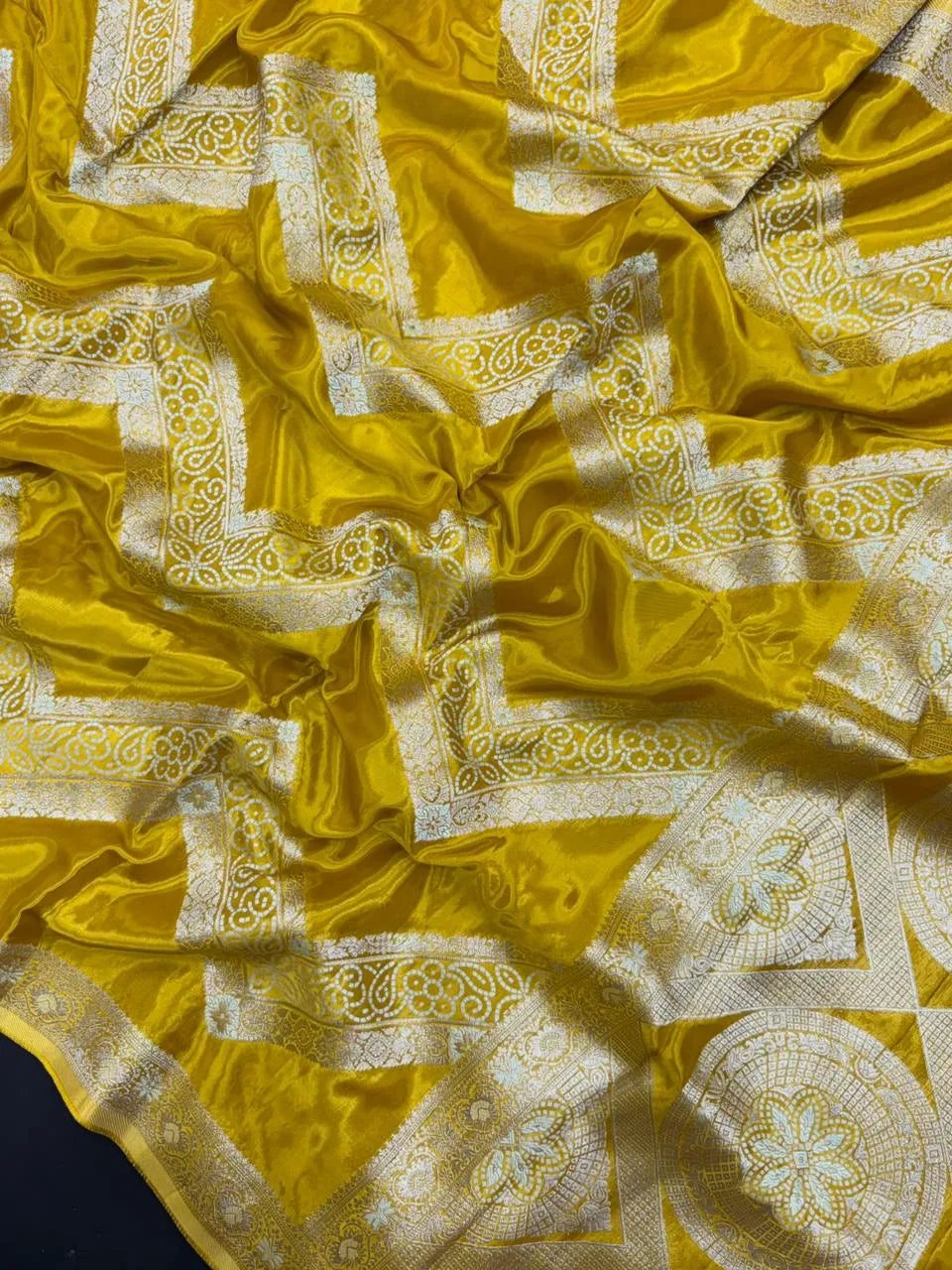 Traditional Mashru Silk Saree with Modern Appeal (Zyra Print) 