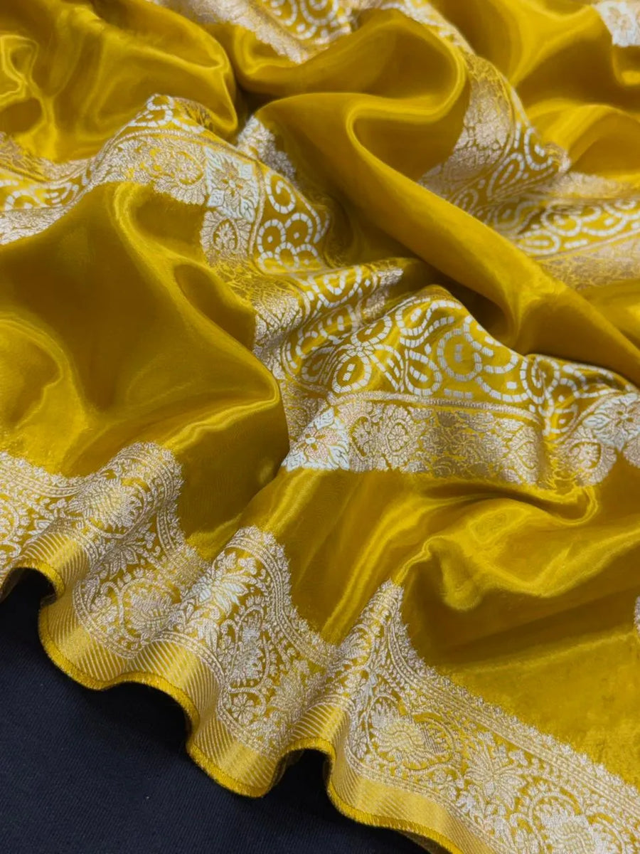 Traditional Mashru Silk Saree with Modern Appeal (Zyra Print) 