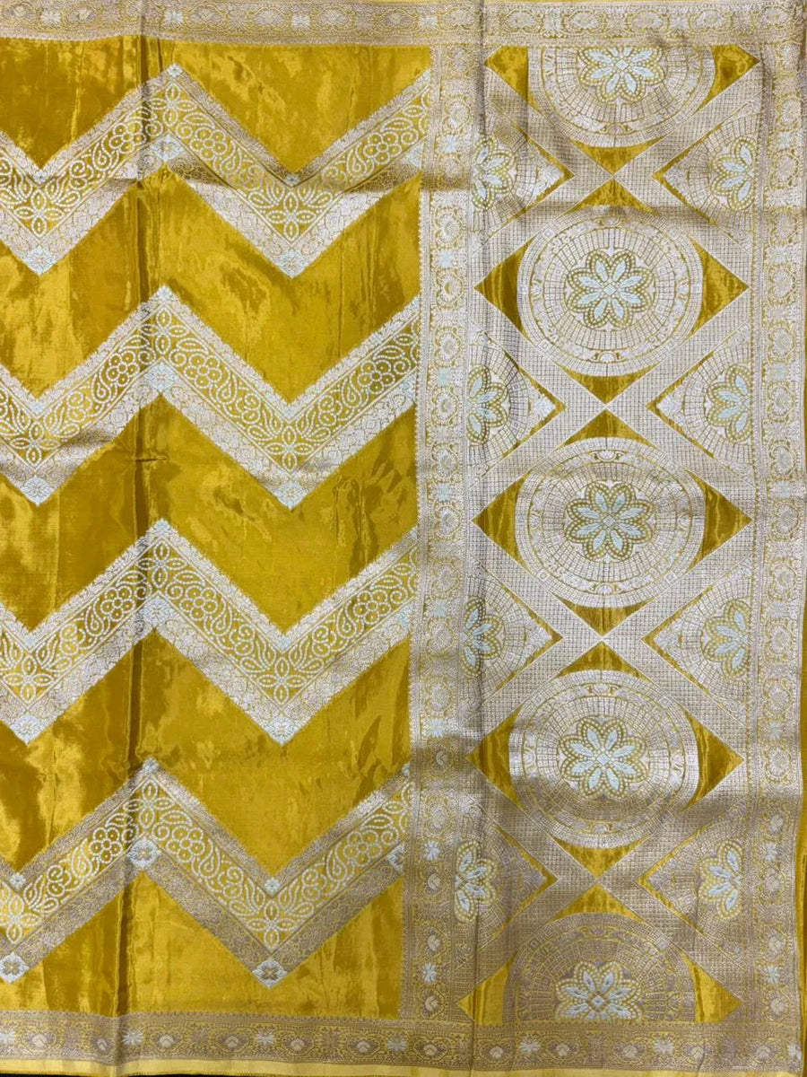 Traditional Mashru Silk Saree with Modern Appeal (Zyra Print) 