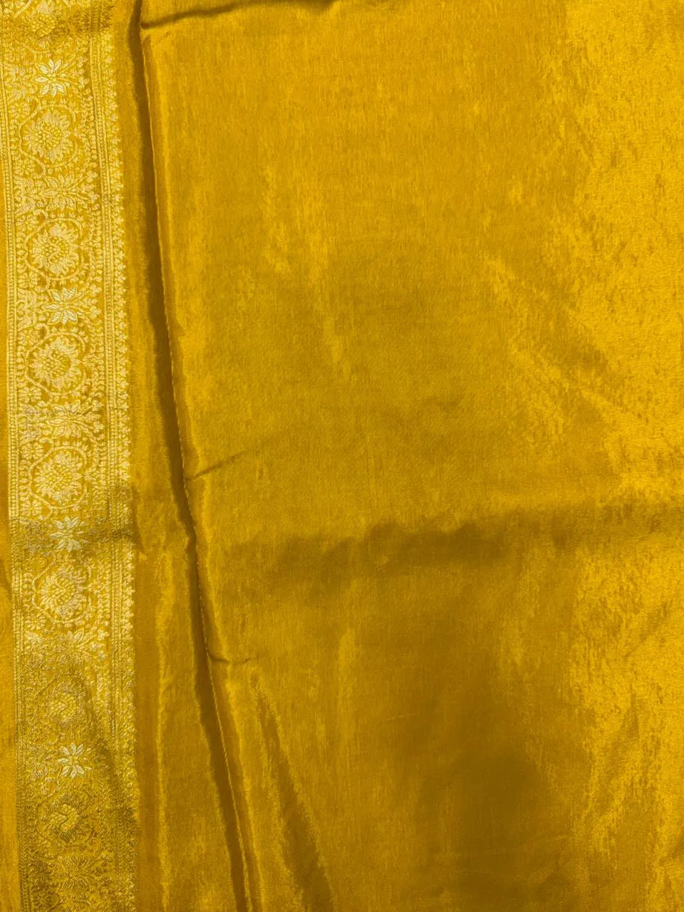 Traditional Mashru Silk Saree with Modern Appeal (Zyra Print) 