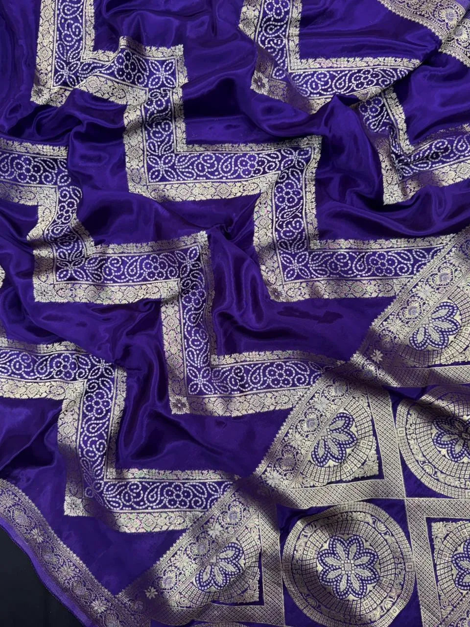 Traditional Mashru Silk Saree with Modern Appeal (Zyra Print) 