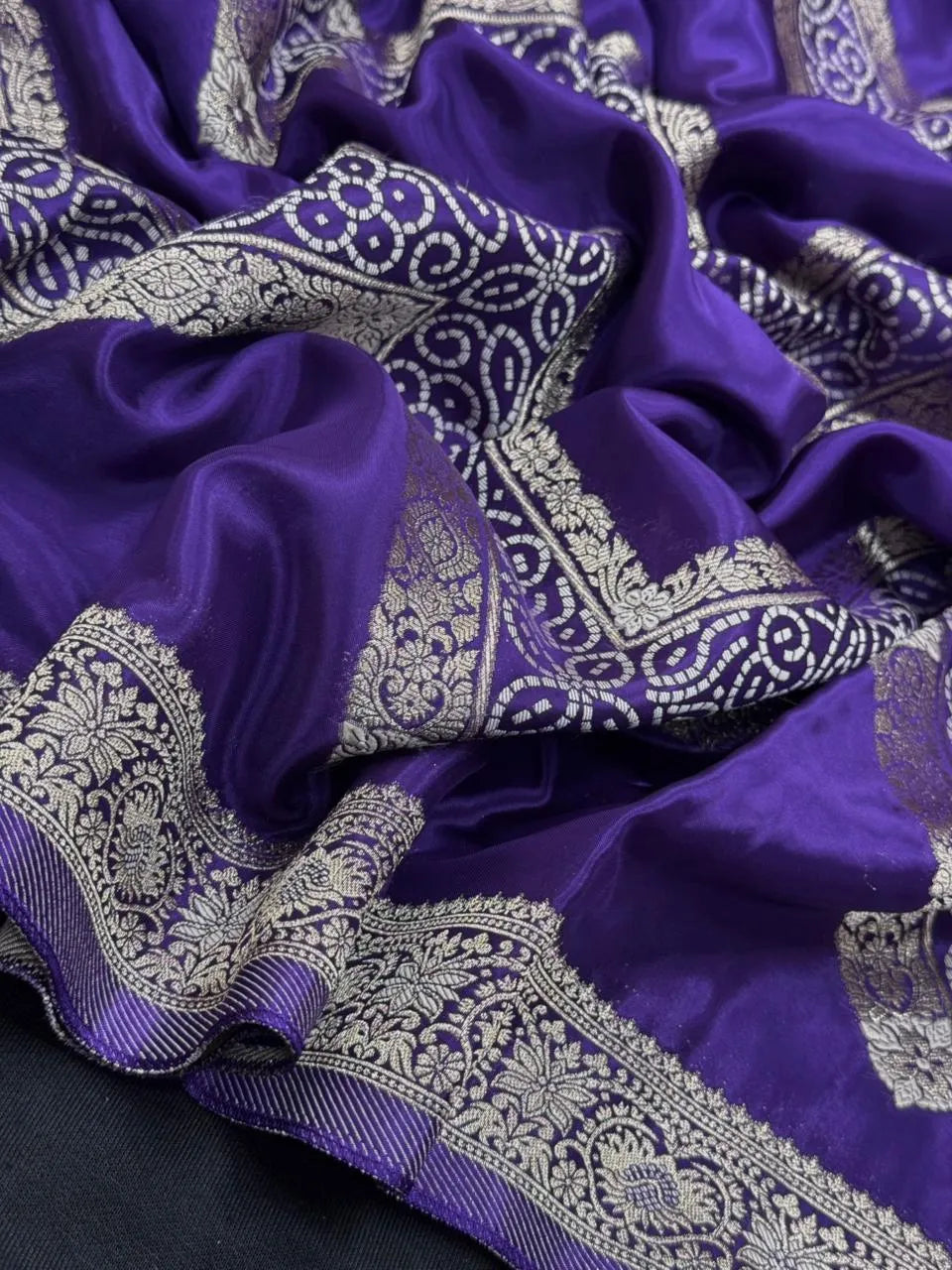 Traditional Mashru Silk Saree with Modern Appeal (Zyra Print) 