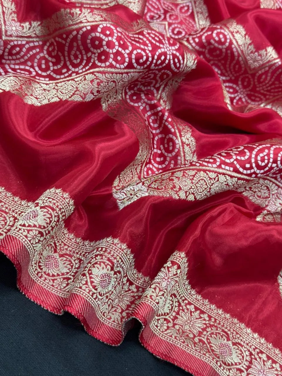 Traditional Mashru Silk Saree with Modern Appeal (Zyra Print) 