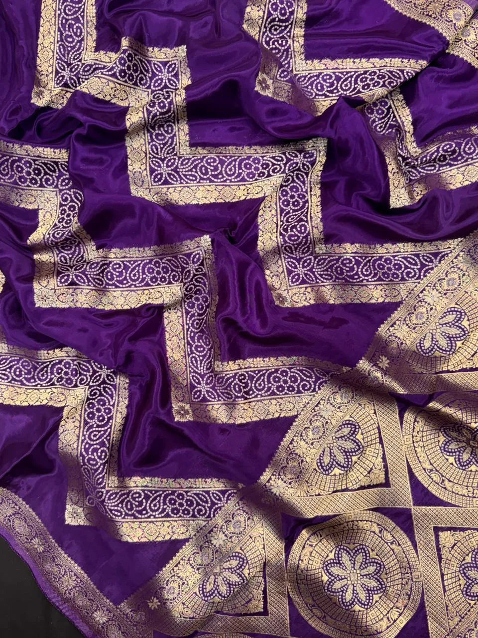 Traditional Mashru Silk Saree with Modern Appeal (Zyra Print) 